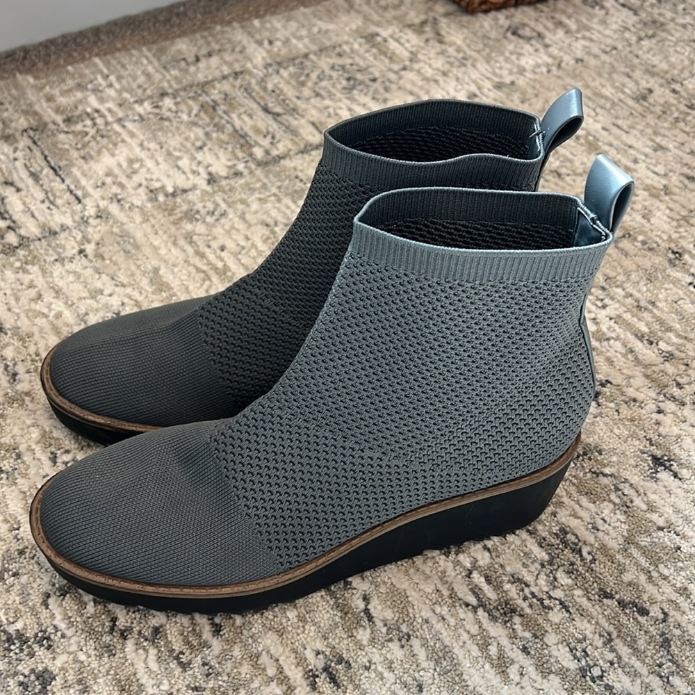 Bandolino Stretch Wedge Booties